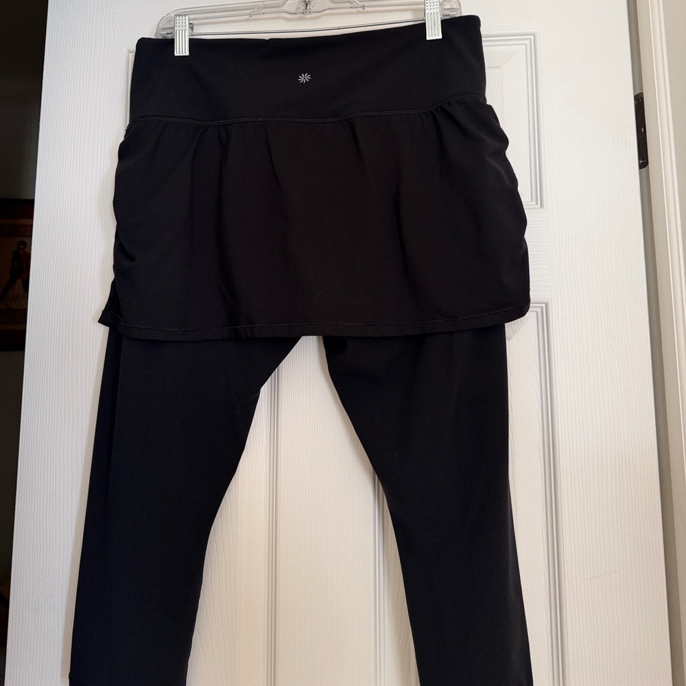 Athleta Elation 2-in-1 capri leggings - Picture 2 of 5